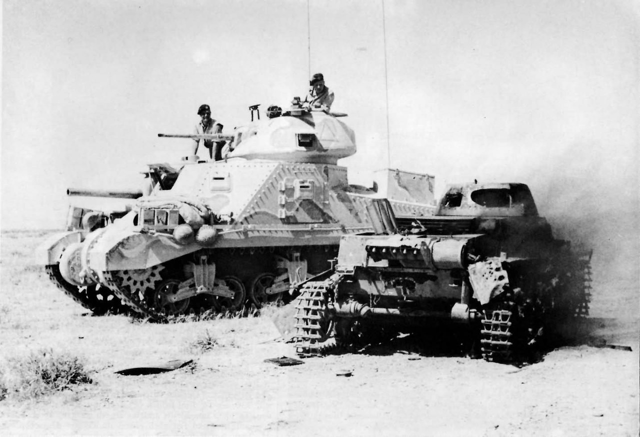 4.British_M3_Grant_tank_North_Africa.jpg
