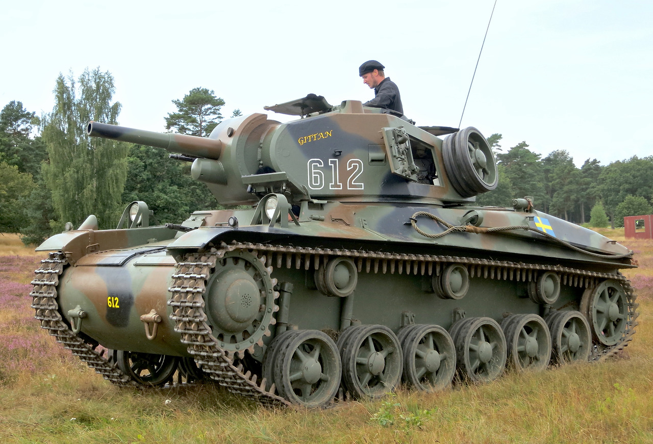 3_Stridsvagn_m42_Revinge_2012-2.jpg