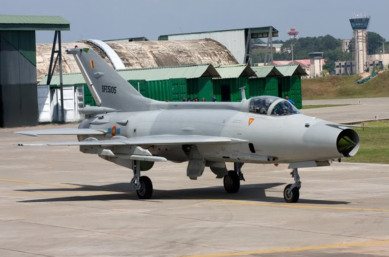 5.Sri_Lanka_Air_Force_f-7.jpg