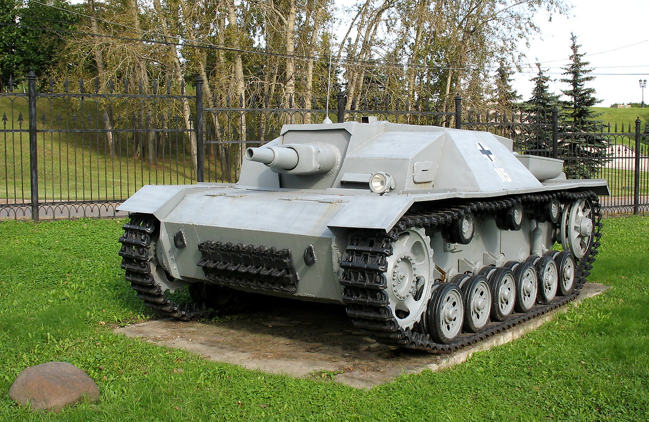 4.ЦМ_ВОВ._Штурмовое_орудие_StuG_III_(Германия).jpg