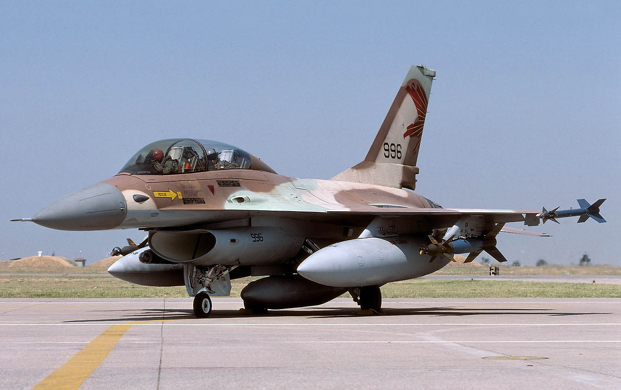 11.Israel_Air_Force_General_Dynamics_F-16B_Netz_(401)_Lofting-1.jpg
