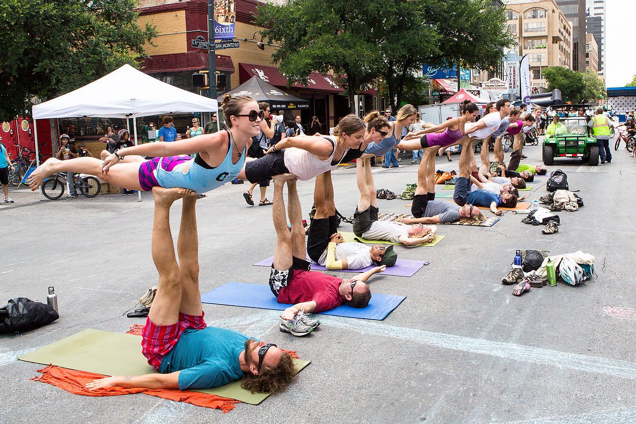 1280px-Acro_Yoga_Flash_Mob.jpg