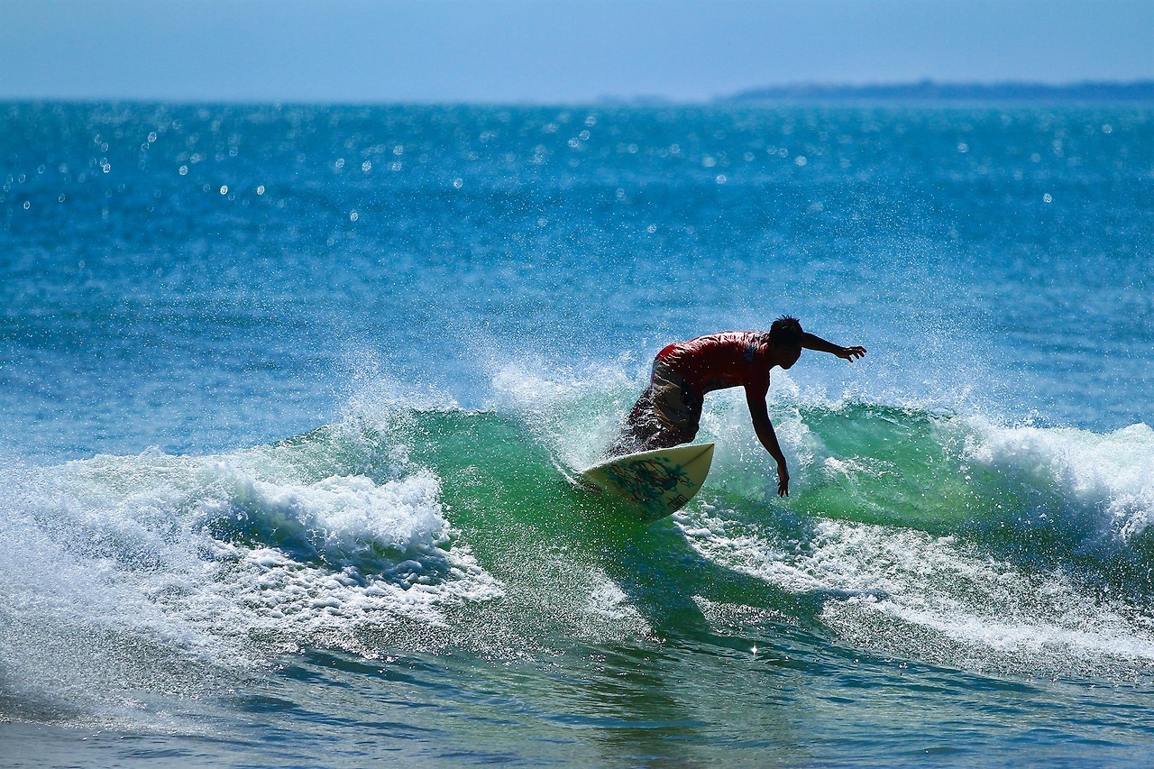Kuta_Indonesia_Surfer.jpg