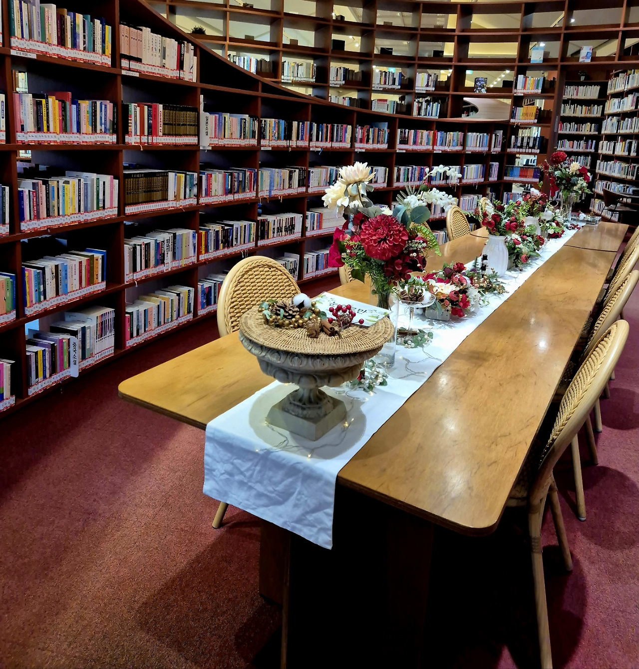 손기정 도서관 풍경.jpg