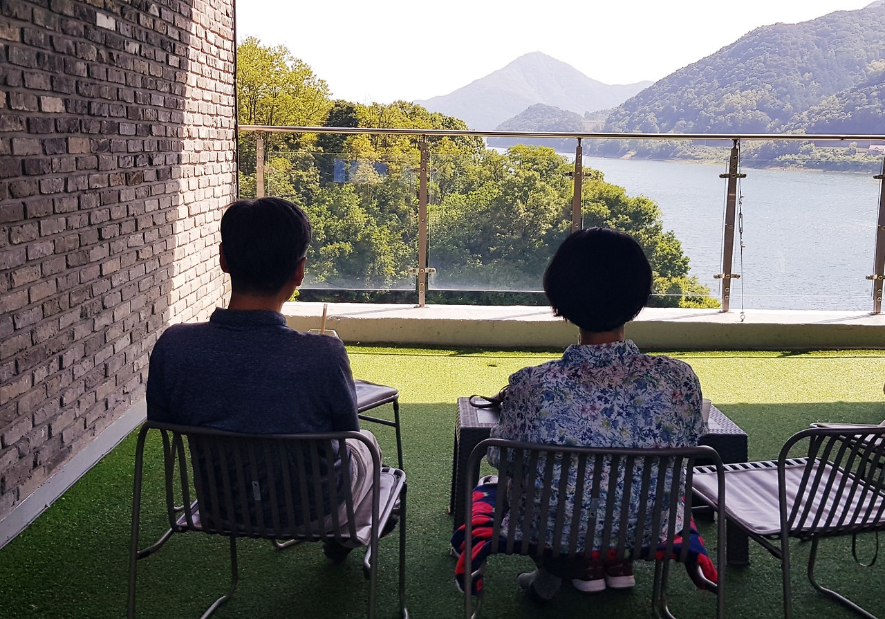 부모님 뒷모습.jpg