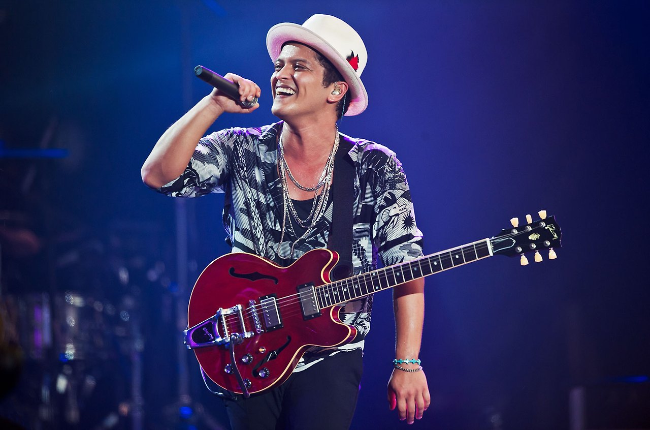 bruno-mars-wireless-festival-2014-billboard-1548.jpg