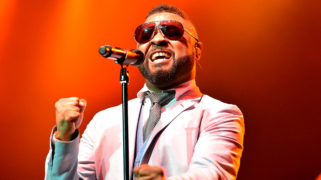 072114-shows-apollo-live-Musiq-Soulchild-performs.jpg