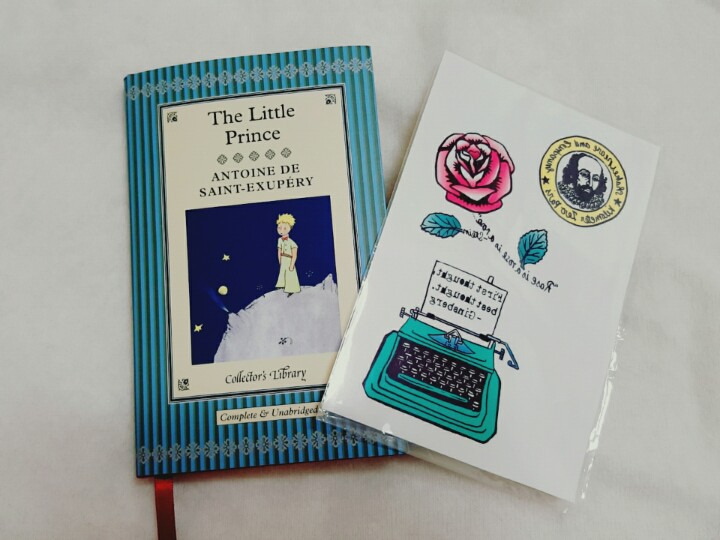 서점에서 산 책과 엽서.jpg