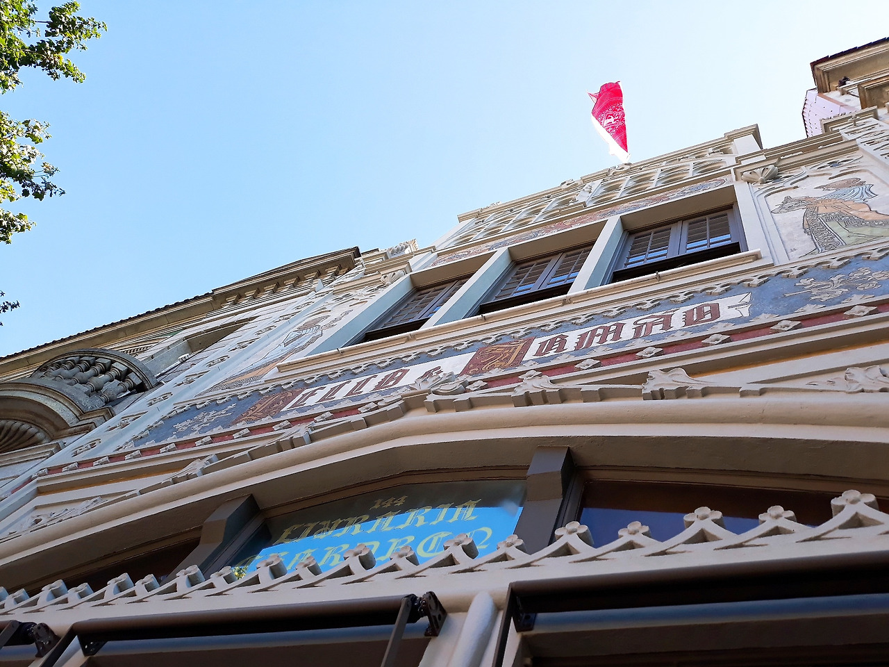 8 서점의 외관.jpg