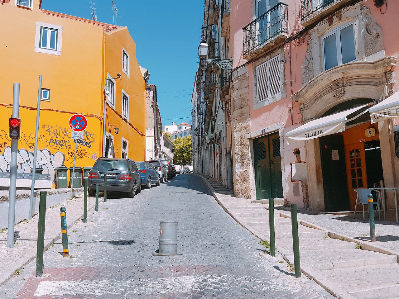 4 야트막한 언덕으로 오르는 길.jpg