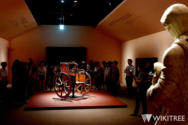 IMG_9512 전차와 모자 상.jpg