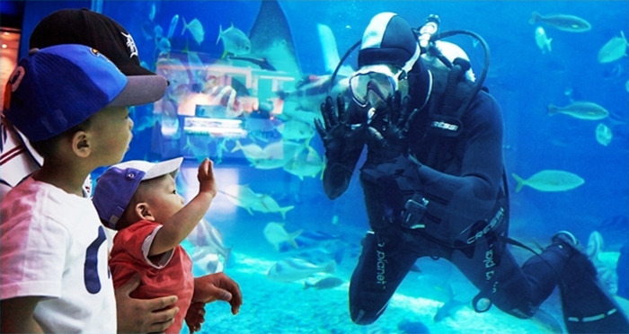 7. 수족관 아저씨.jpg