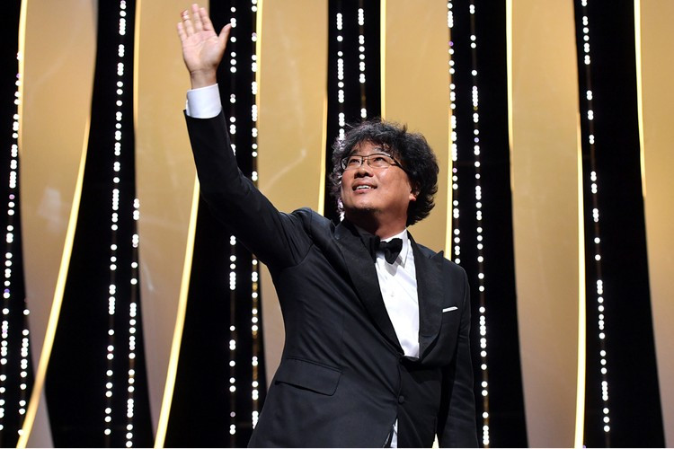 https___kr.hypebeast.com_files_2019_08_parasite-movie-preview-bong-joon-ho-song-gang-ho-cannes-film-festival-awarded-ft-1.jpg
