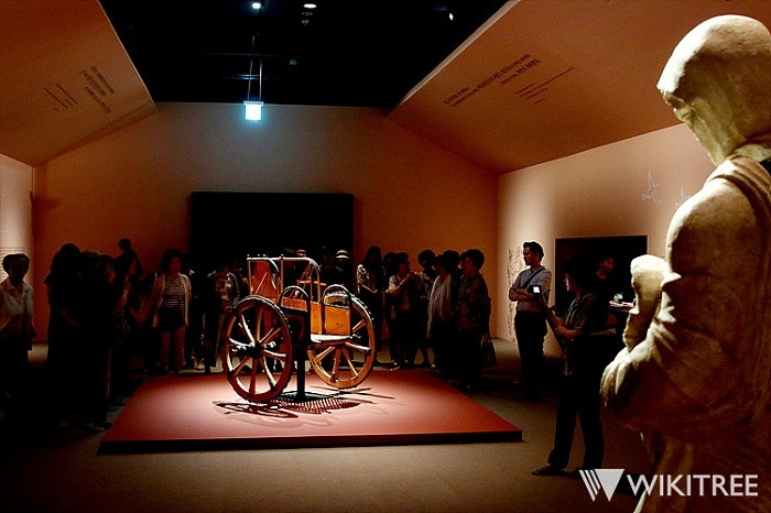 IMG_9512 전차와 모자 상.jpg