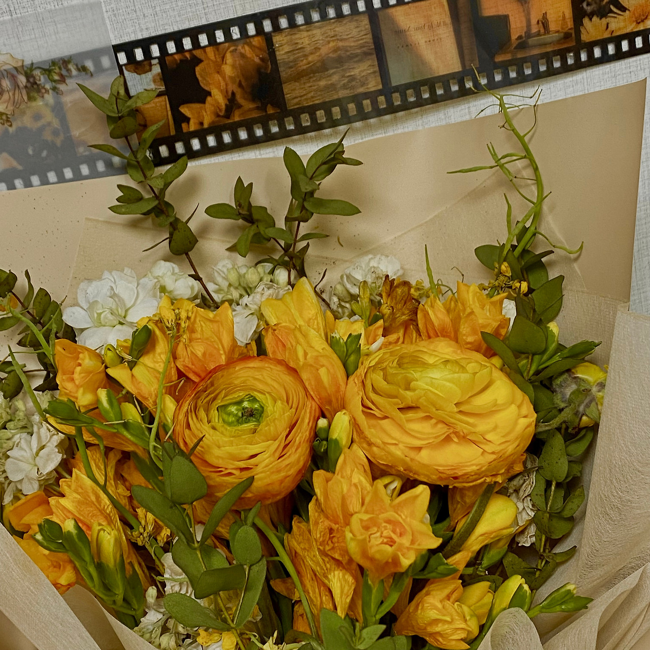 엄마와 꽃과 영화 이미지.jpg