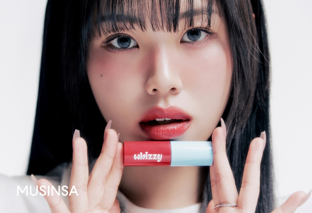 1740614991976-[무신사 사진자료] 무신사에서 론칭하는 1721 세대 겨냥한 메이크업 브랜드 위찌(WHIZZY) (2).jpg