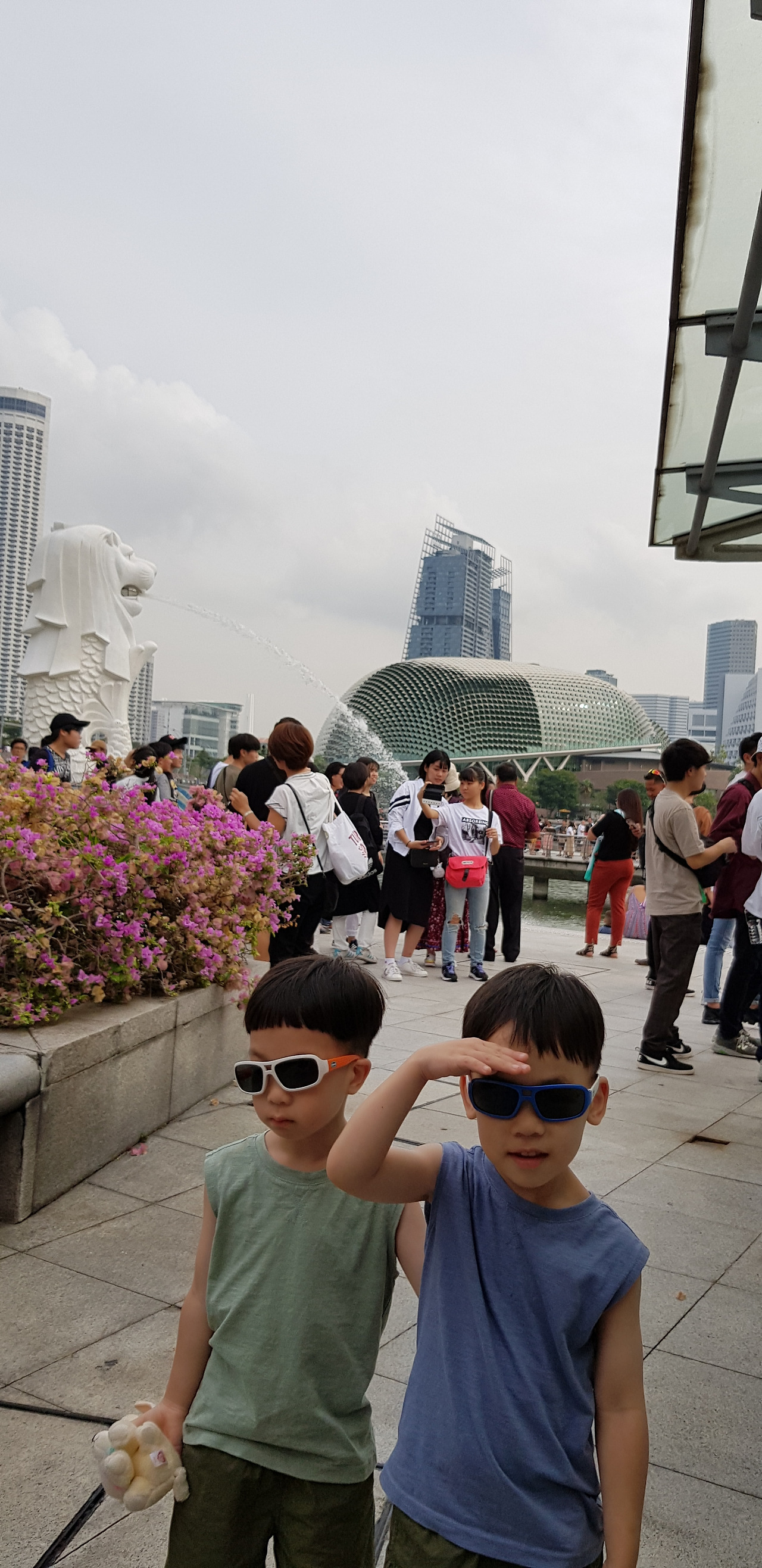 싱가폴에 간 쌍둥이.jpg