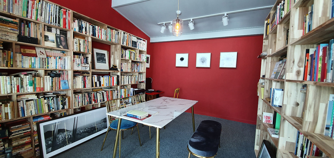 파려안사진책도서관 내부 (3).jpg