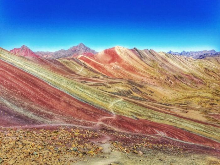 incredible-rainbow-mountain-of-peru-800x600.jpg