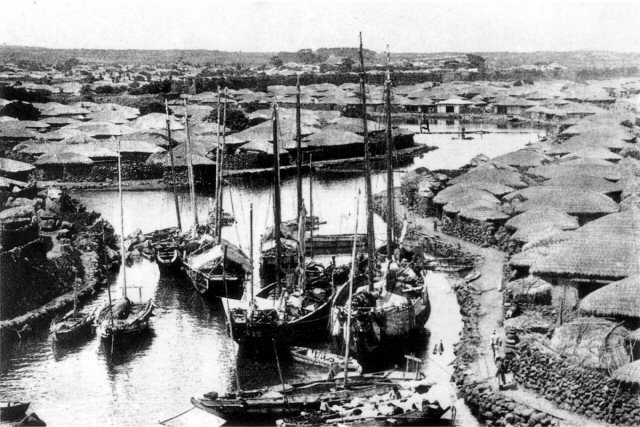 19세기 말의 제주시 산지항 = 1890년에 촬영한 것으로 추정되는 제주시 산지항의 풍경..jpg