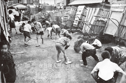 1960년대 폐품 수집 부락.jpg