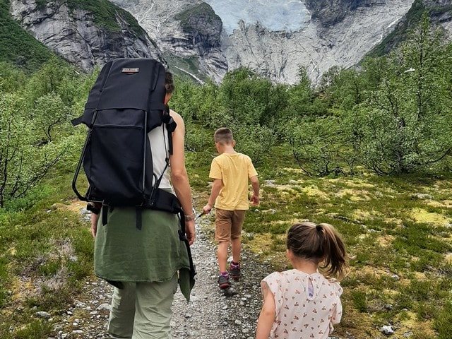 아이들과 야외 활동.jpg