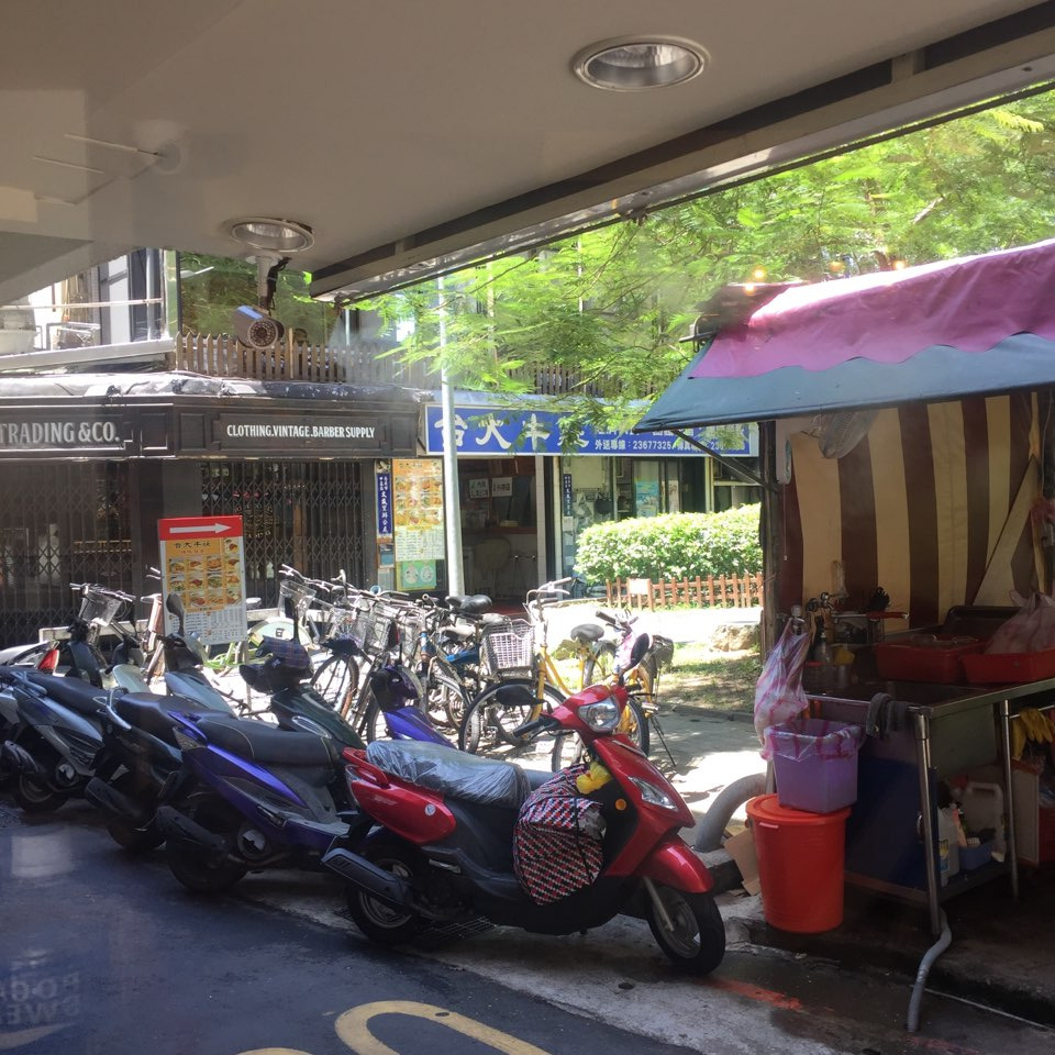 대만 골목 낮.jpg