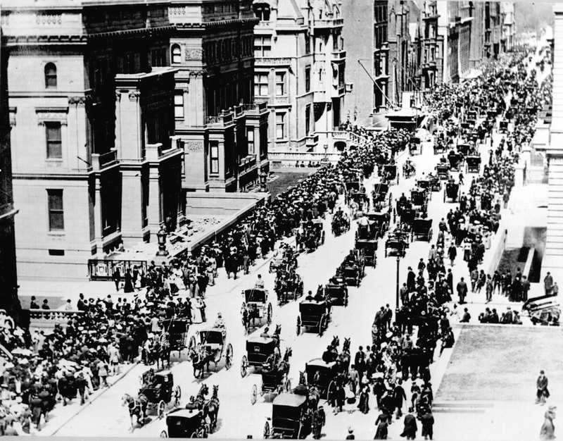 Easter, Fifth Avenue, 1900. One car visible, coming towards foreground..jpg