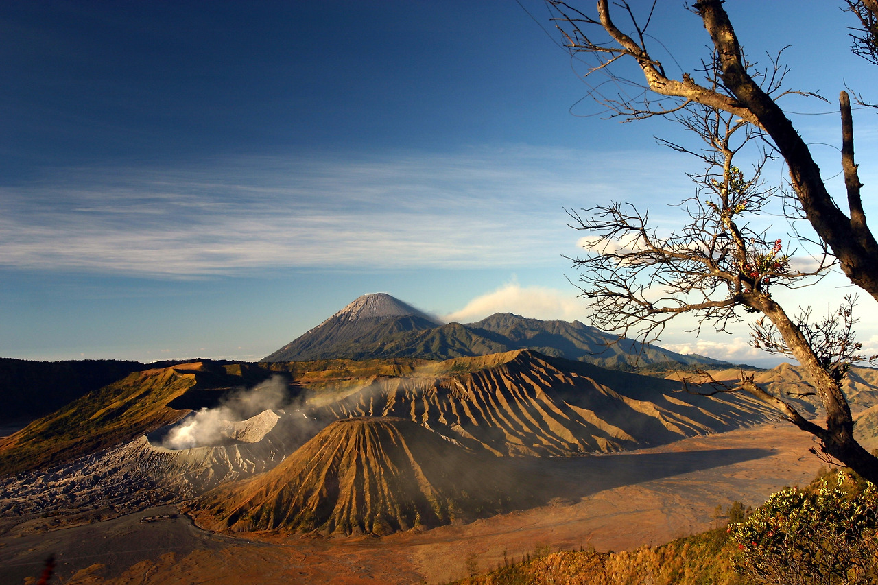 Mount Bromo, East Java.jpg