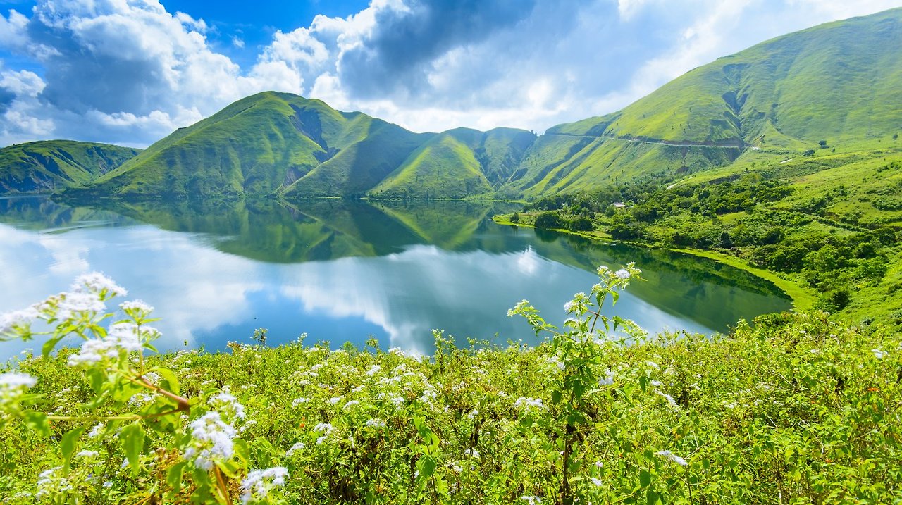 Lake Toba, North Sumatra.jpg