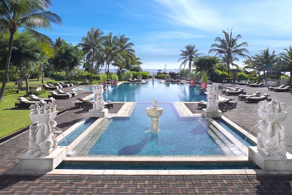 Angsana Bintan Swimming Pool.jpg