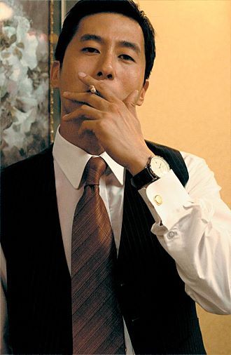 김주혁 청연 담배.jpg