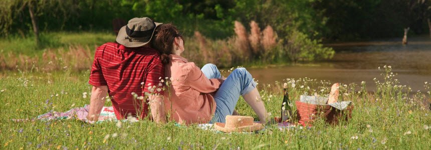 outdoors-romantic-picnic860x300.jpg