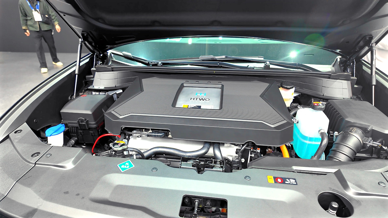 서울모빌리티쇼 현대 넥쏘 파워유닛.jpg