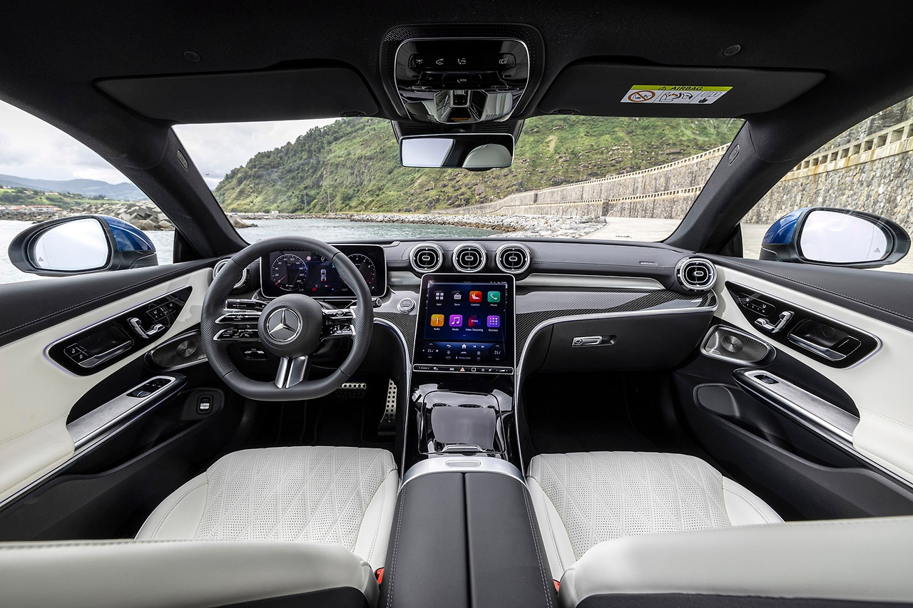 사진5-디 올-뉴 메르세데스-벤츠 CLE 쿠페 인테리어.jpg