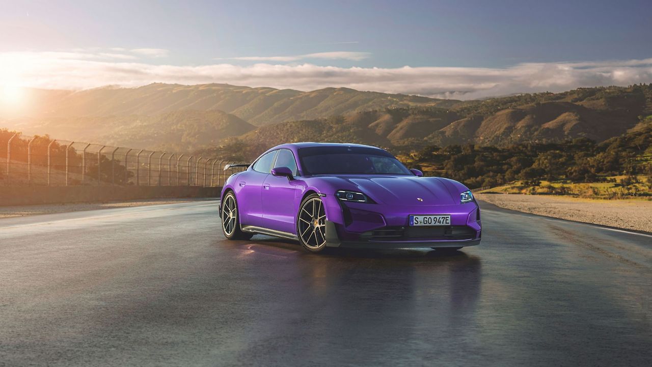 Sky_Purple_Metallic_Taycan_Turbo_GT_A1_04320A_045.jpg