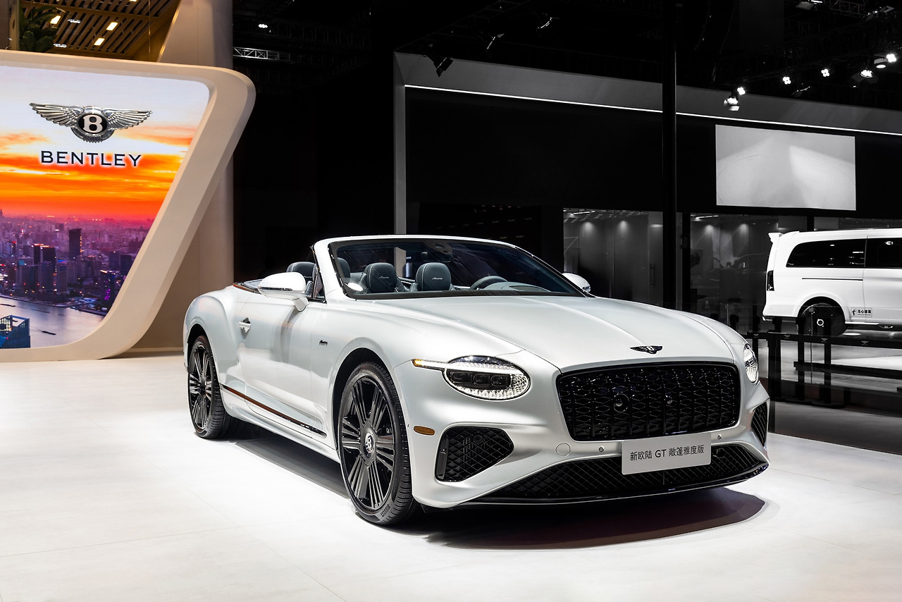 [참고 사진] 벤틀리 더 뉴 컨티넨탈 GTC 아주르.jpg