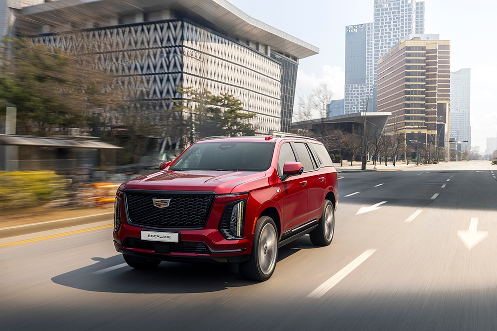 [사진 7] 캐딜락, ‘더 뉴 에스컬레이드’ 정면축소.jpg