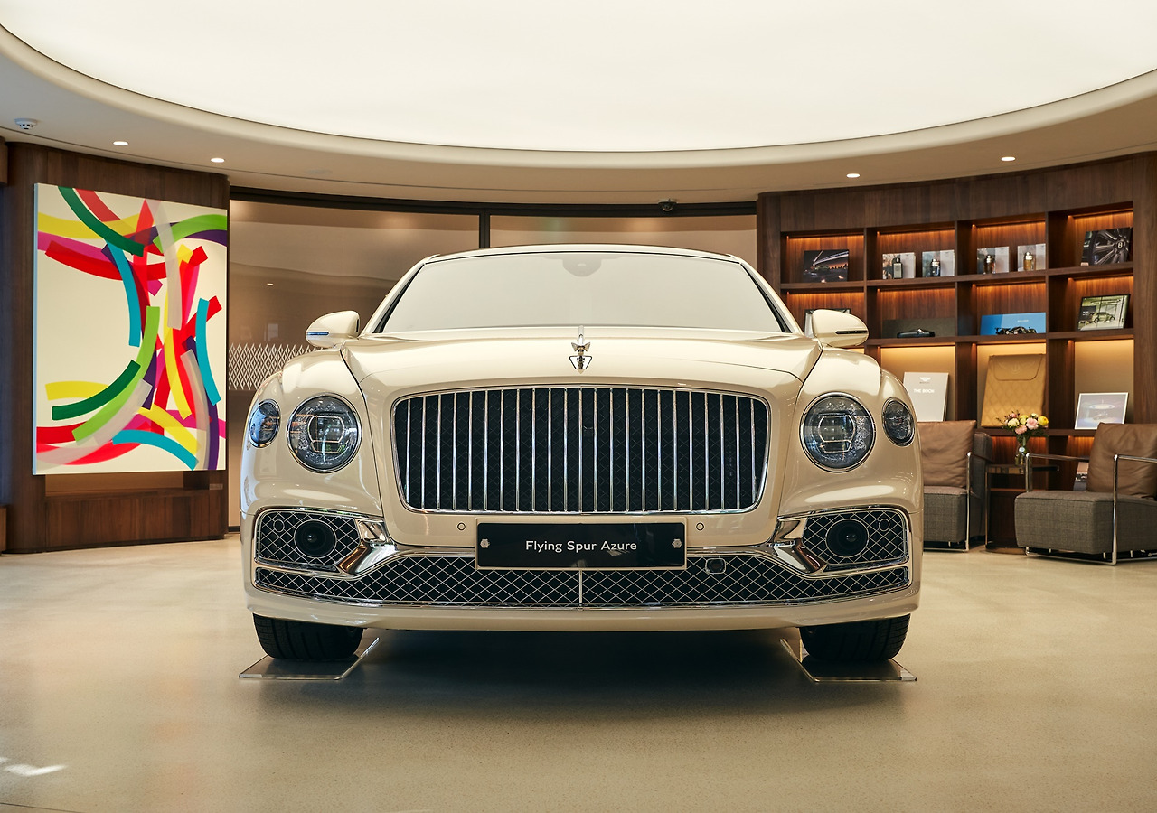 [참고 사진] 벤틀리 플라잉스퍼 2,000호 고객 인도식_플라잉스퍼 2,000호 차량 (1).jpg