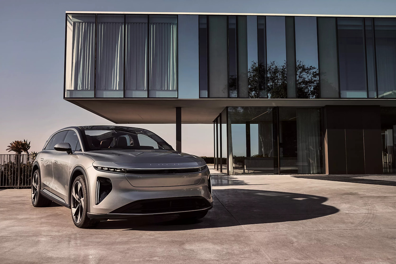 lucid-gravity-exterior_0.jpg