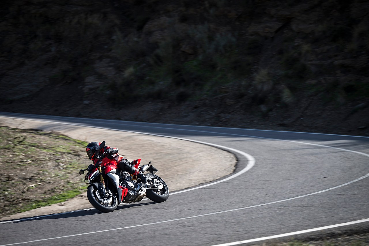 MY25_Ducati_Streetfighter_V2_S_080_UC770104_Mid.jpg