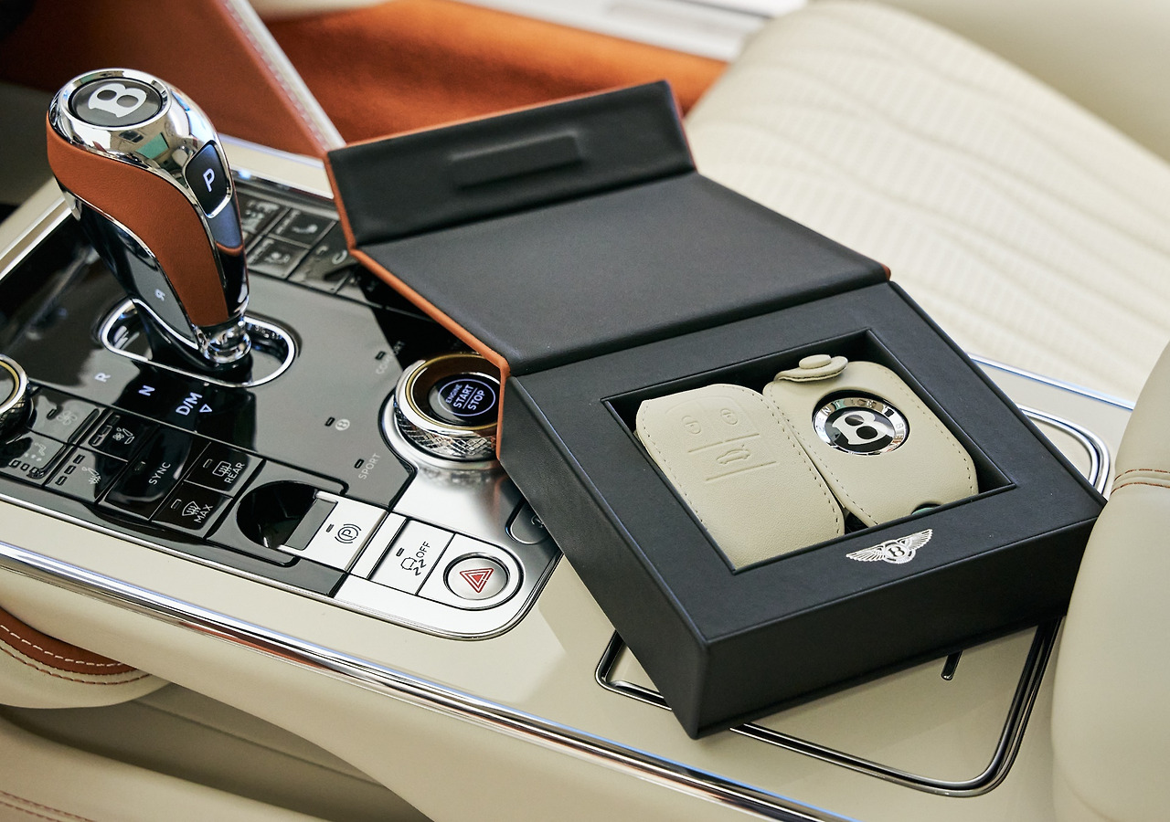 [참고 사진] 벤틀리 플라잉스퍼 2,000호 고객 인도식_플라잉스퍼 2,000호 차량 (4).jpg