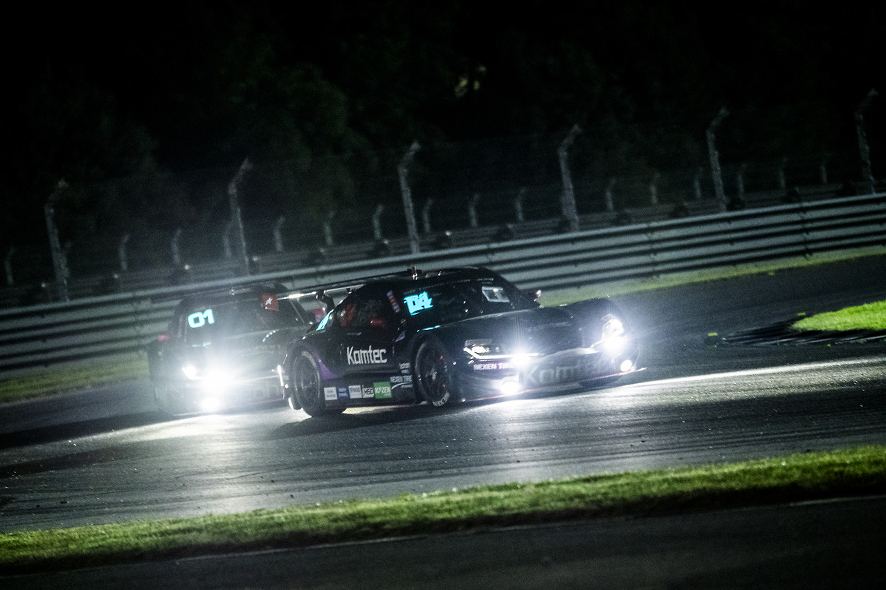 [사진 설명] 토요타 가주 레이싱 6000 클래스 우승자 정의철이 서킷을 질주하고 있다. (2).jpg