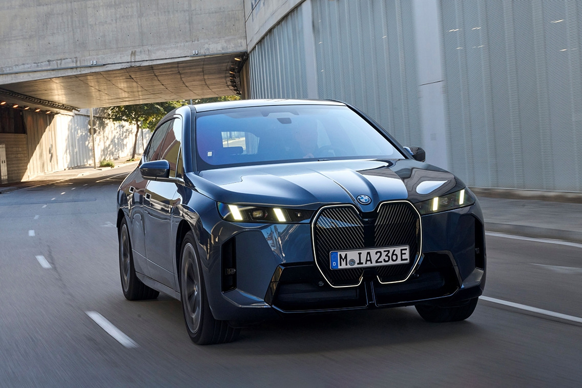 사진-BMW 코리아, 강렬한 디자인과 향상된 주행성능 갖춘 '뉴 iX' 공식 출시 (2).jpg