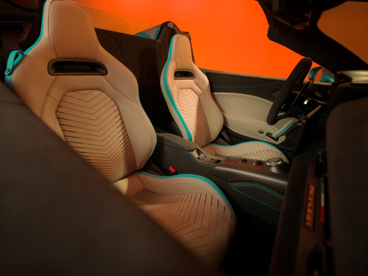 사진자료5-마세라티 슈퍼 스포츠카 MCPURA 실내.jpg