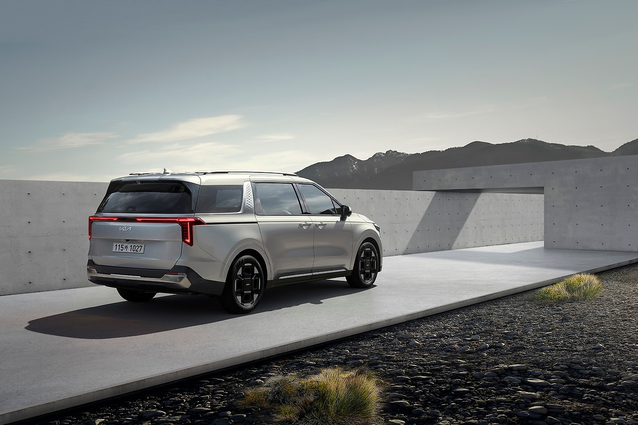 (사진3)더 뉴 카니발.jpg