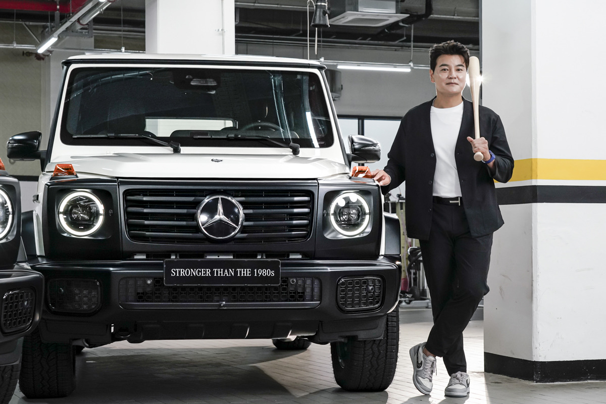[사진 8] 메르세데스-벤츠 코리아, 신차 출시 기념 차범근_추신수_이동휘와 1980년대 G-클래스를 오마주한 차량과의 만남.jpg