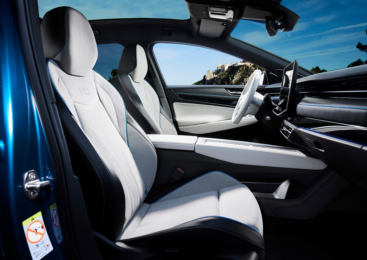 [참고사진] 폭스바겐 플래그십 전기 세단 ID.7 (6).jpg