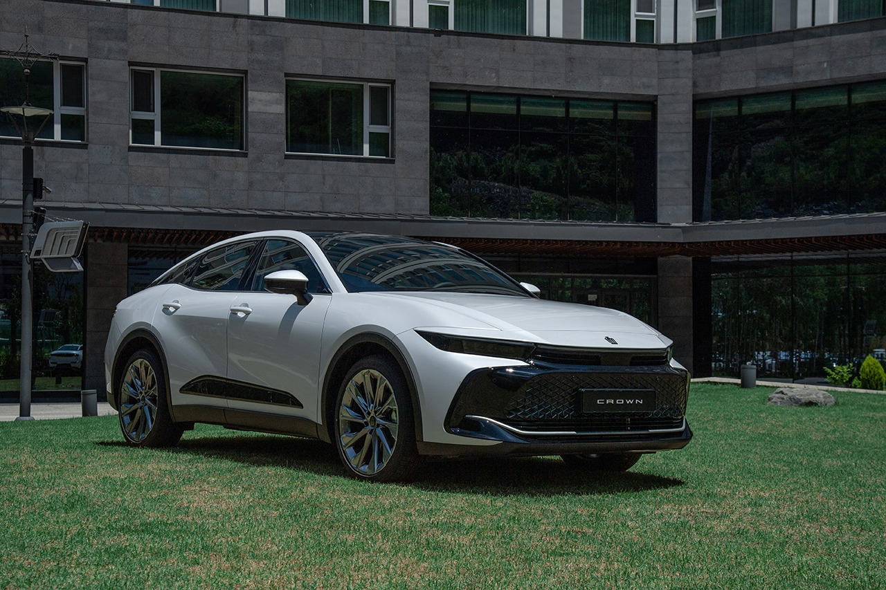 crown hev white.jpg