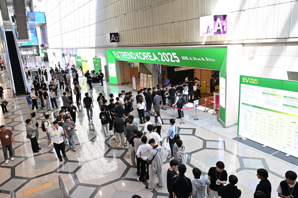 (사진1) EV트렌드코리아 2025_3만명의 관람객이 참석하며 성황리에 막을 내렸다.jpg